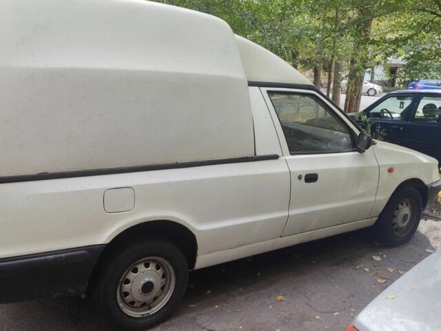 Белый Шкода Фелиция, объемом двигателя 1.3 л и пробегом 180 тыс. км за 1100 $, фото 4 на Automoto.ua