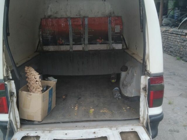 Белый Шкода Фелиция, объемом двигателя 1.3 л и пробегом 180 тыс. км за 1100 $, фото 3 на Automoto.ua