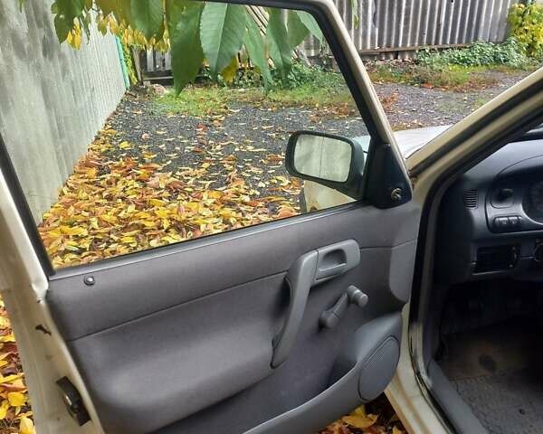 Белый Шкода Фелиция, объемом двигателя 1.3 л и пробегом 190 тыс. км за 2000 $, фото 6 на Automoto.ua