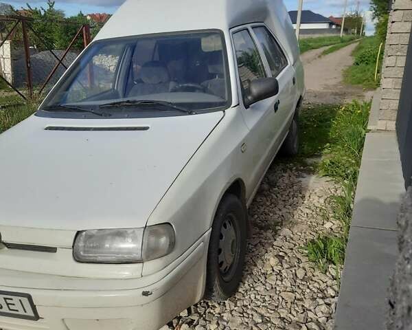 Белый Шкода Фелиция, объемом двигателя 1.9 л и пробегом 438 тыс. км за 1750 $, фото 4 на Automoto.ua