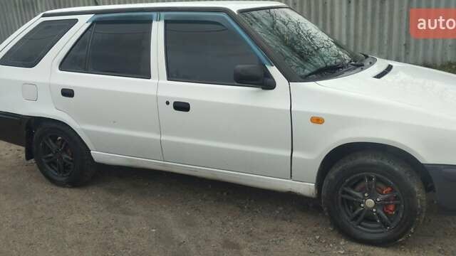 Белый Шкода Фелиция, объемом двигателя 1.29 л и пробегом 400 тыс. км за 1600 $, фото 2 на Automoto.ua