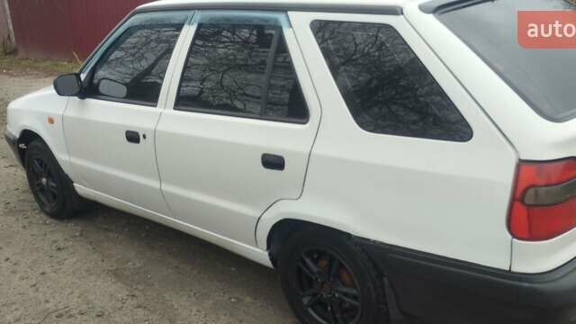 Белый Шкода Фелиция, объемом двигателя 1.29 л и пробегом 400 тыс. км за 1600 $, фото 3 на Automoto.ua
