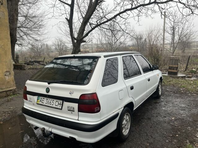 Белый Шкода Фелиция, объемом двигателя 1.3 л и пробегом 390 тыс. км за 1400 $, фото 3 на Automoto.ua