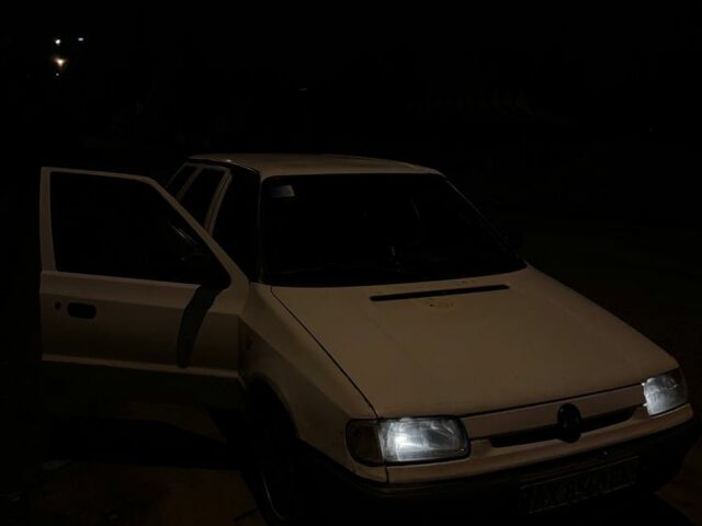 Белый Шкода Фелиция, объемом двигателя 1.3 л и пробегом 724 тыс. км за 953 $, фото 2 на Automoto.ua