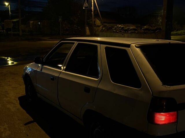 Белый Шкода Фелиция, объемом двигателя 1.3 л и пробегом 724 тыс. км за 953 $, фото 3 на Automoto.ua