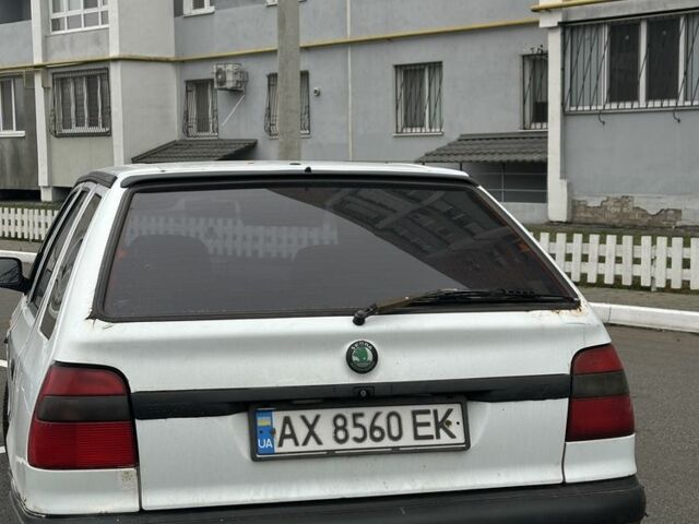 Белый Шкода Фелиция, объемом двигателя 1.3 л и пробегом 724 тыс. км за 953 $, фото 1 на Automoto.ua