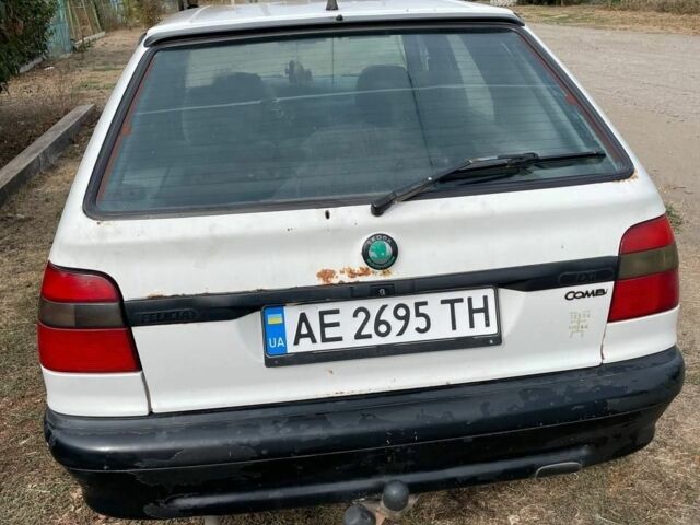 Белый Шкода Фелиция, объемом двигателя 1.3 л и пробегом 400 тыс. км за 1400 $, фото 3 на Automoto.ua