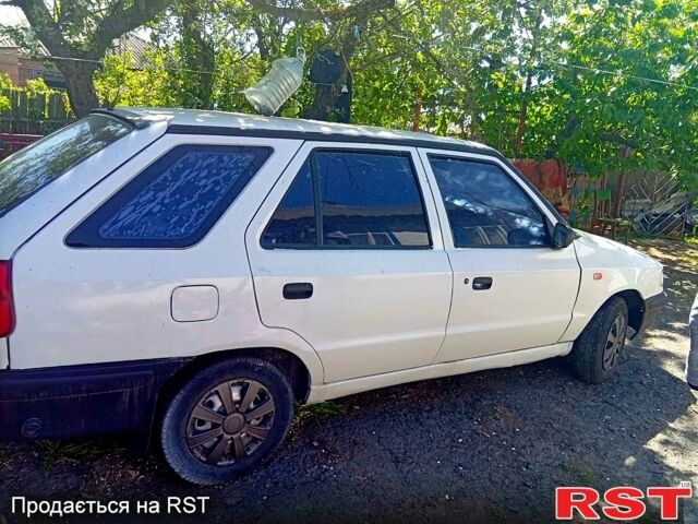 Білий Шкода Феліція, об'ємом двигуна 1.3 л та пробігом 0 тис. км за 850 $, фото 2 на Automoto.ua