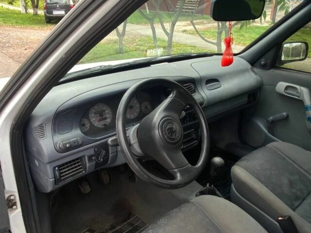 Белый Шкода Фелиция, объемом двигателя 1.3 л и пробегом 74 тыс. км за 1319 $, фото 4 на Automoto.ua