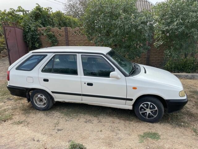 Белый Шкода Фелиция, объемом двигателя 1.3 л и пробегом 400 тыс. км за 1400 $, фото 5 на Automoto.ua