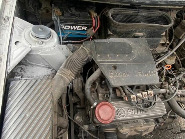 Белый Шкода Фелиция, объемом двигателя 1.3 л и пробегом 74 тыс. км за 1319 $, фото 6 на Automoto.ua