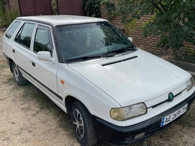 Белый Шкода Фелиция, объемом двигателя 1.3 л и пробегом 400 тыс. км за 1400 $, фото 2 на Automoto.ua