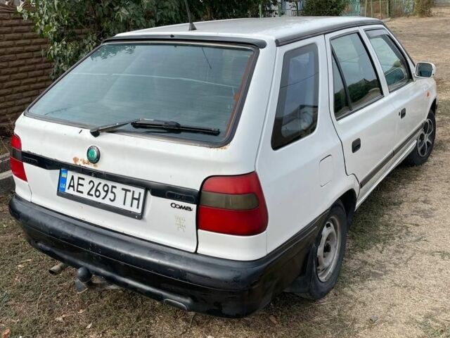 Белый Шкода Фелиция, объемом двигателя 1.3 л и пробегом 400 тыс. км за 1400 $, фото 1 на Automoto.ua