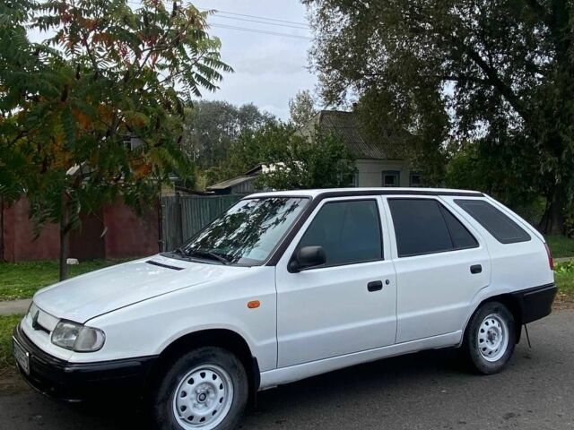 Белый Шкода Фелиция, объемом двигателя 1.3 л и пробегом 74 тыс. км за 1319 $, фото 1 на Automoto.ua