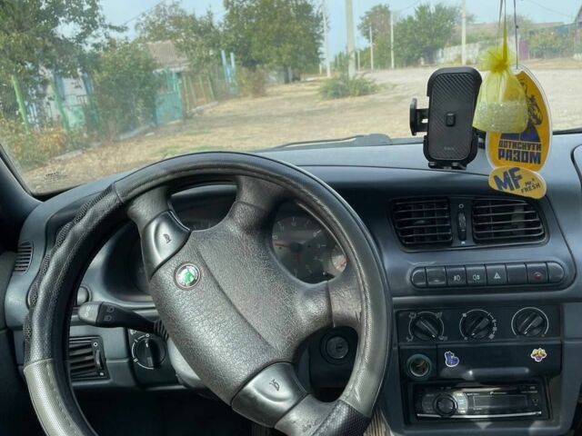 Белый Шкода Фелиция, объемом двигателя 1.3 л и пробегом 400 тыс. км за 1400 $, фото 4 на Automoto.ua