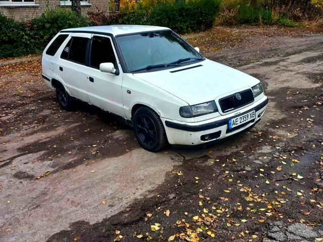 Белый Шкода Фелиция, объемом двигателя 1.6 л и пробегом 426 тыс. км за 800 $, фото 7 на Automoto.ua