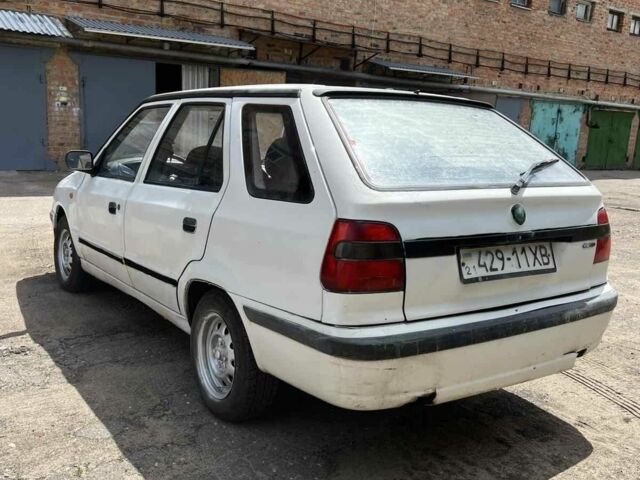 Белый Шкода Фелиция, объемом двигателя 1 л и пробегом 100 тыс. км за 684 $, фото 3 на Automoto.ua