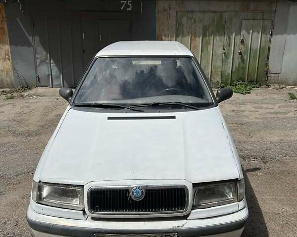 Белый Шкода Фелиция, объемом двигателя 1 л и пробегом 100 тыс. км за 684 $, фото 3 на Automoto.ua