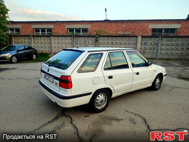 Білий Шкода Феліція, об'ємом двигуна 1.6 л та пробігом 102 тис. км за 2500 $, фото 5 на Automoto.ua