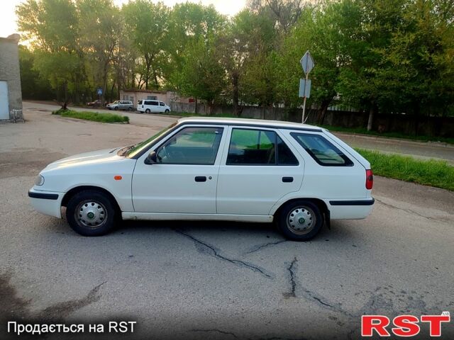 Білий Шкода Феліція, об'ємом двигуна 1.6 л та пробігом 102 тис. км за 2500 $, фото 2 на Automoto.ua