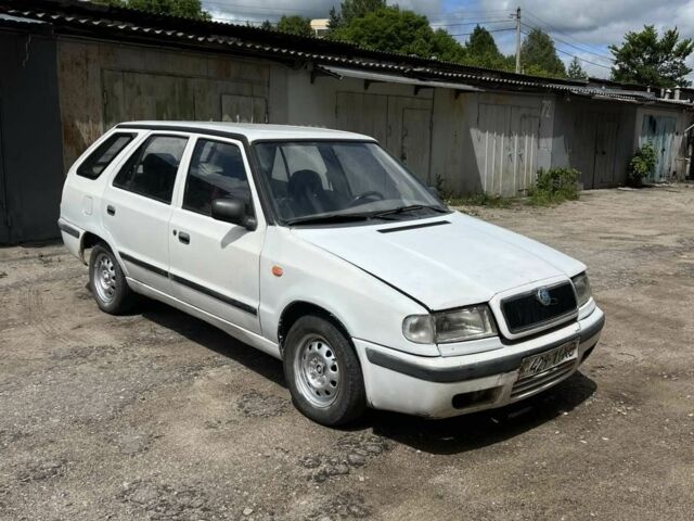 Белый Шкода Фелиция, объемом двигателя 1 л и пробегом 100 тыс. км за 684 $, фото 5 на Automoto.ua