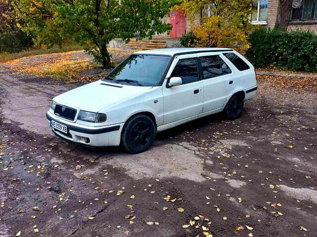 Белый Шкода Фелиция, объемом двигателя 1.6 л и пробегом 426 тыс. км за 800 $, фото 1 на Automoto.ua