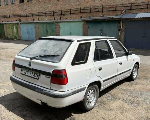 Белый Шкода Фелиция, объемом двигателя 1 л и пробегом 100 тыс. км за 684 $, фото 5 на Automoto.ua