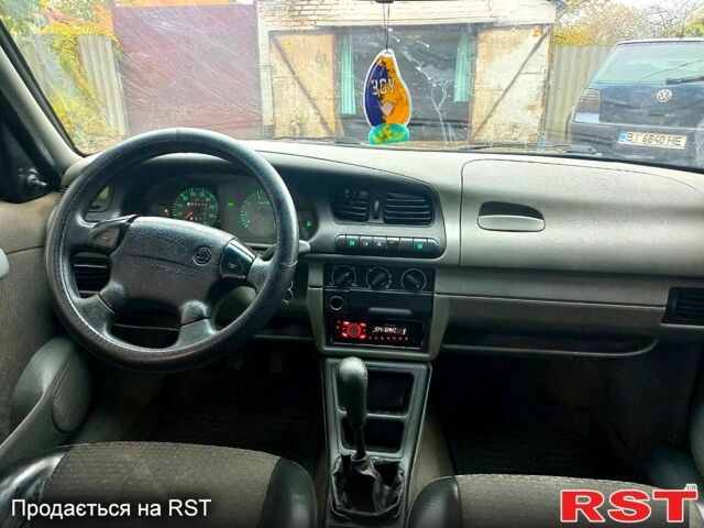 Белый Шкода Фелиция, объемом двигателя 1.6 л и пробегом 426 тыс. км за 800 $, фото 3 на Automoto.ua