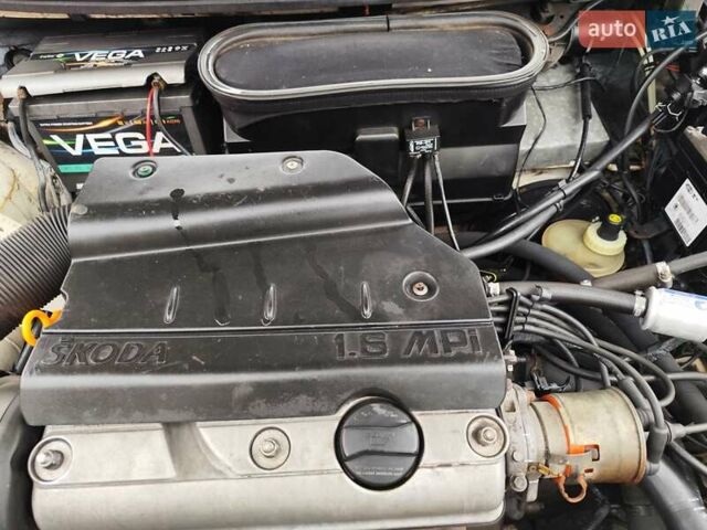 Белый Шкода Фелиция, объемом двигателя 1.6 л и пробегом 160 тыс. км за 1300 $, фото 3 на Automoto.ua