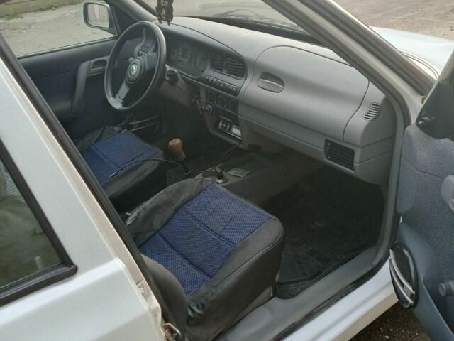 Білий Шкода Феліція, об'ємом двигуна 0 л та пробігом 300 тис. км за 1438 $, фото 5 на Automoto.ua