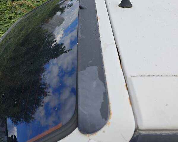 Белый Шкода Фелиция, объемом двигателя 1.6 л и пробегом 187 тыс. км за 1900 $, фото 4 на Automoto.ua