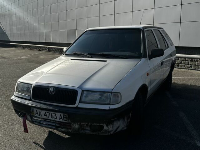 Белый Шкода Фелиция, объемом двигателя 1.6 л и пробегом 438 тыс. км за 1600 $, фото 1 на Automoto.ua