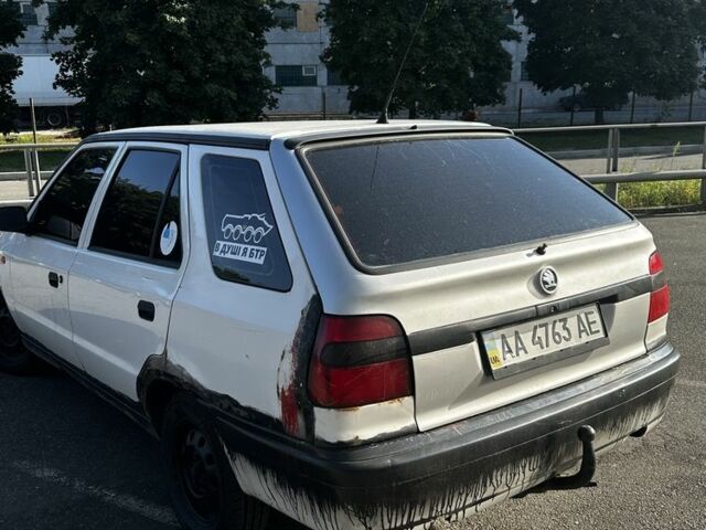 Белый Шкода Фелиция, объемом двигателя 1.6 л и пробегом 438 тыс. км за 1600 $, фото 2 на Automoto.ua