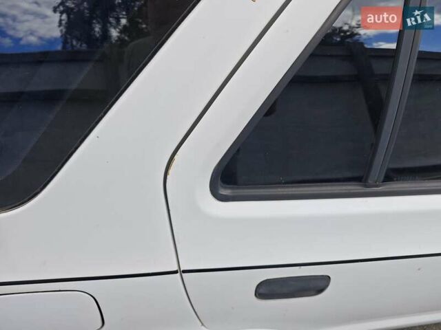 Белый Шкода Фелиция, объемом двигателя 1.6 л и пробегом 187 тыс. км за 1900 $, фото 1 на Automoto.ua