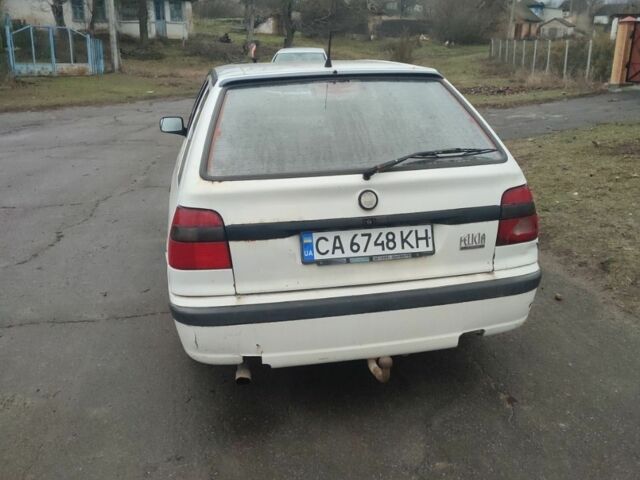 Белый Шкода Фелиция, объемом двигателя 1.6 л и пробегом 313 тыс. км за 800 $, фото 3 на Automoto.ua