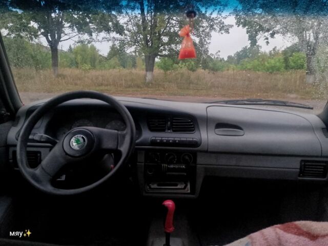 Белый Шкода Фелиция, объемом двигателя 1.3 л и пробегом 348 тыс. км за 1300 $, фото 1 на Automoto.ua