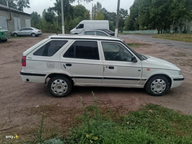 Белый Шкода Фелиция, объемом двигателя 1.3 л и пробегом 348 тыс. км за 1300 $, фото 4 на Automoto.ua