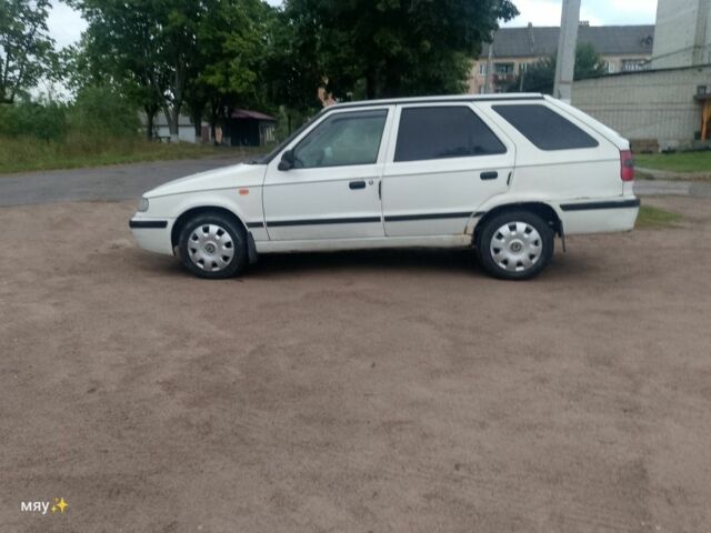 Белый Шкода Фелиция, объемом двигателя 1.3 л и пробегом 348 тыс. км за 1300 $, фото 2 на Automoto.ua