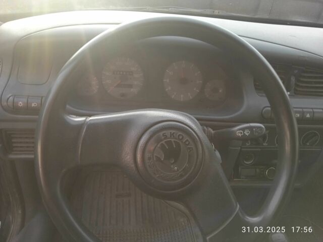 Черный Шкода Фелиция, объемом двигателя 1.6 л и пробегом 3 тыс. км за 2000 $, фото 7 на Automoto.ua