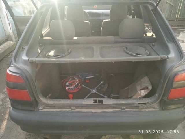 Черный Шкода Фелиция, объемом двигателя 1.6 л и пробегом 3 тыс. км за 2000 $, фото 5 на Automoto.ua