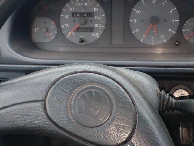 Червоний Шкода Феліція, об'ємом двигуна 1.3 л та пробігом 250 тис. км за 835 $, фото 7 на Automoto.ua