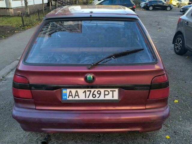 Червоний Шкода Феліція, об'ємом двигуна 1.6 л та пробігом 340 тис. км за 800 $, фото 2 на Automoto.ua