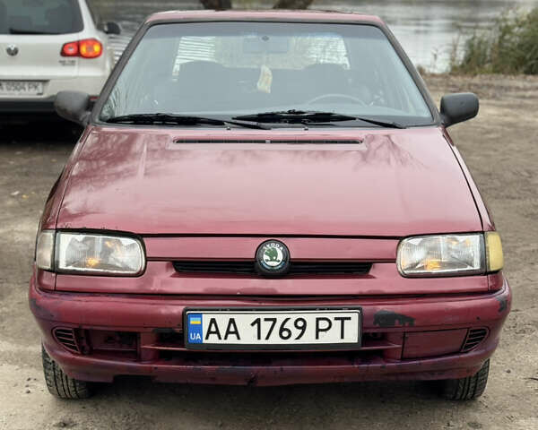 Красный Шкода Фелиция, объемом двигателя 1.6 л и пробегом 340 тыс. км за 1500 $, фото 1 на Automoto.ua