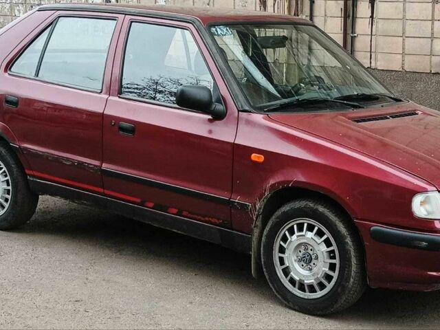 Красный Шкода Фелиция, объемом двигателя 1.3 л и пробегом 402 тыс. км за 1183 $, фото 3 на Automoto.ua