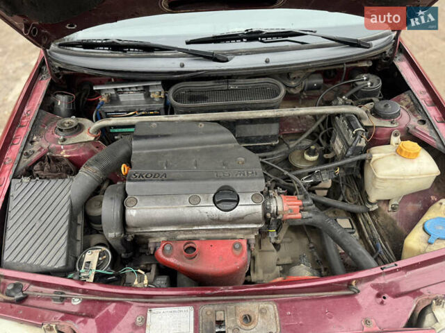 Красный Шкода Фелиция, объемом двигателя 1.6 л и пробегом 340 тыс. км за 1500 $, фото 11 на Automoto.ua