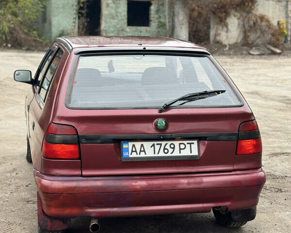 Красный Шкода Фелиция, объемом двигателя 1.6 л и пробегом 340 тыс. км за 1500 $, фото 6 на Automoto.ua