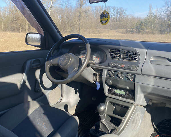 Красный Шкода Фелиция, объемом двигателя 1.3 л и пробегом 120 тыс. км за 2300 $, фото 4 на Automoto.ua