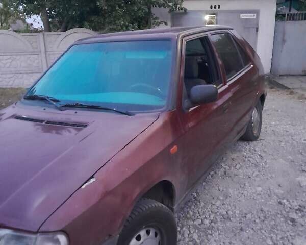 Красный Шкода Фелиция, объемом двигателя 1.3 л и пробегом 350 тыс. км за 999 $, фото 2 на Automoto.ua