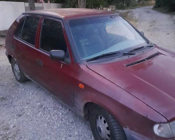 Красный Шкода Фелиция, объемом двигателя 1.3 л и пробегом 350 тыс. км за 999 $, фото 3 на Automoto.ua