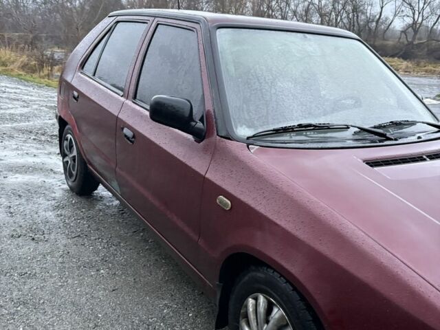 Червоний Шкода Феліція, об'ємом двигуна 1.6 л та пробігом 200 тис. км за 900 $, фото 2 на Automoto.ua
